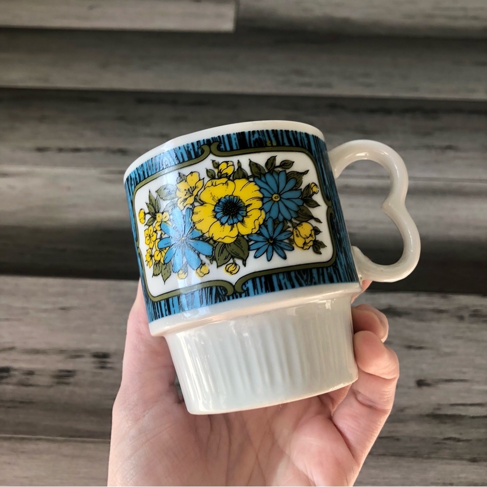Vintage 1970s Made in Japan Ceramic MCM Floral Stackable Mugs - Picture 6 of 15